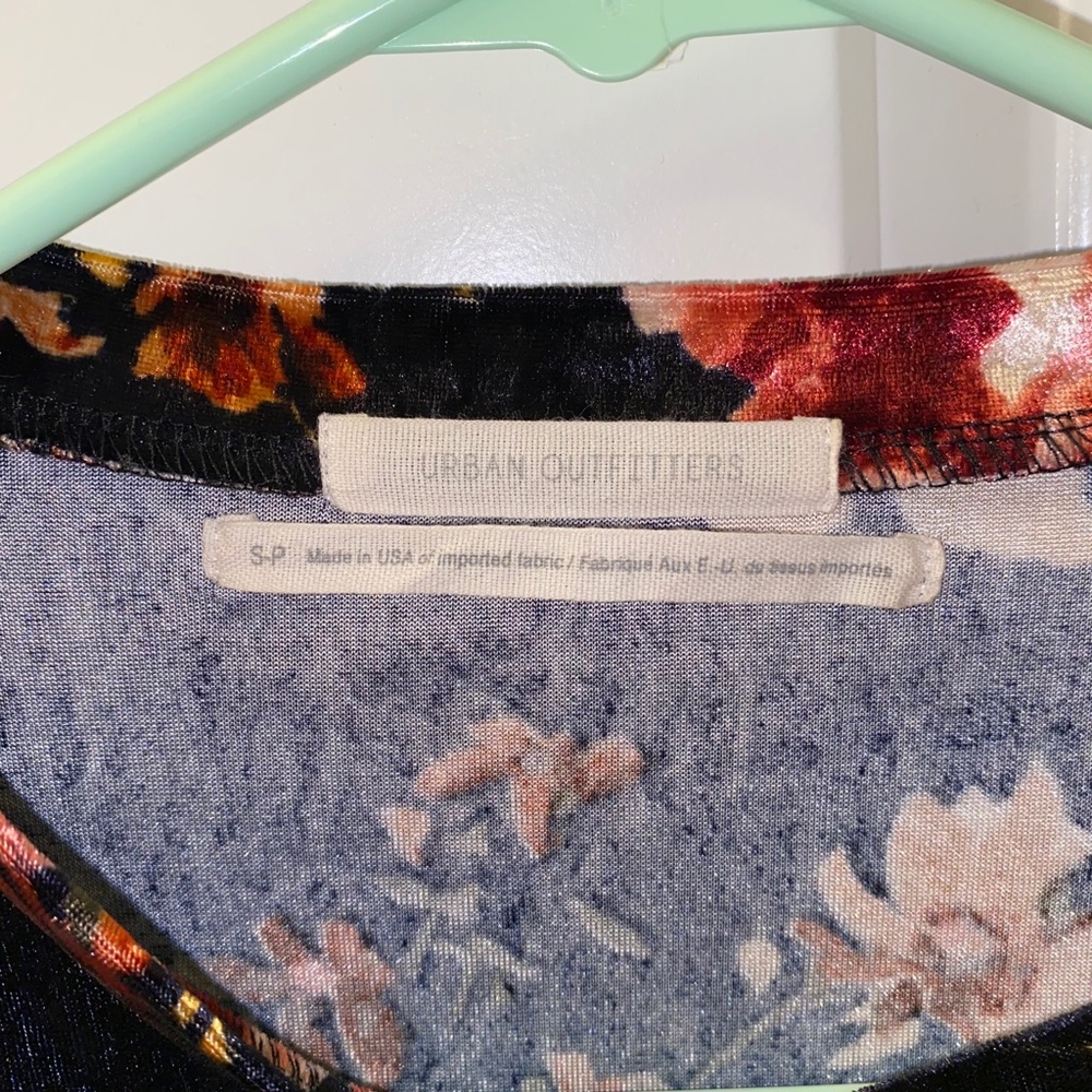 Urban Outfitters velvet cropped top - Picture 3 of 3